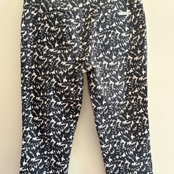 MDKNYC Black & White Print Cotton Slim Cut Ankle Pant - Picture 14 of 15